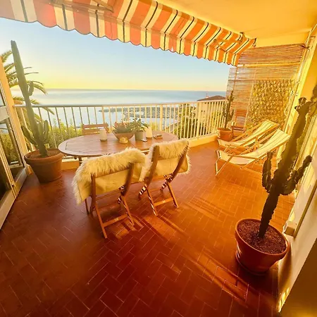 Vue Unique Luxueux, Parking Menton