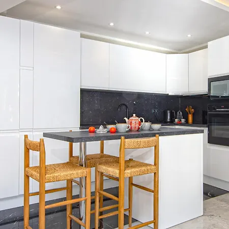 Vue Unique Luxueux, Parking Menton