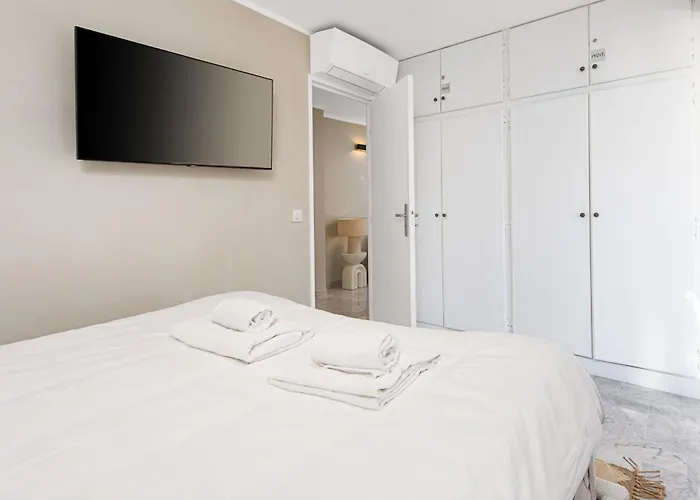 Vue Unique Luxueux, Parking Menton